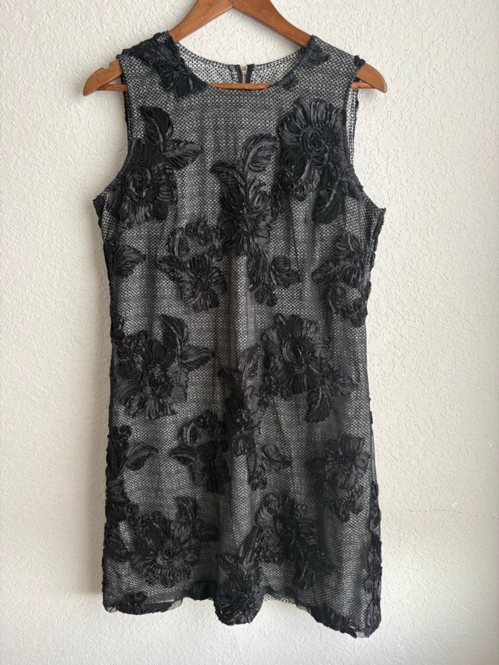 Karl Lagerfeld Paris Dress Womens 10 Black Floral Applique Textured Shift dress